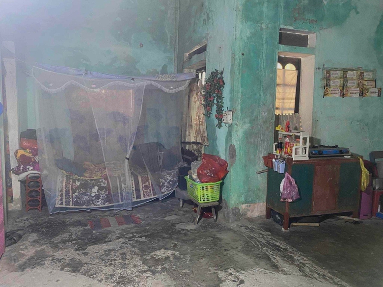 Lời khẩn cầu của người mẹ ngh&egrave;o c&oacute; con nằm h&ocirc;n m&ecirc; sau tai nạn- Ảnh 1.