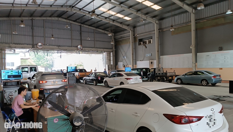 Sắp hết thời gian áp dụng quy định tự động gia hạn đăng kiểm ô tô- Ảnh 1. Sắp hết thời gian áp dụng quy định tự động gia hạn đăng kiểm ô tô- Ảnh 1.