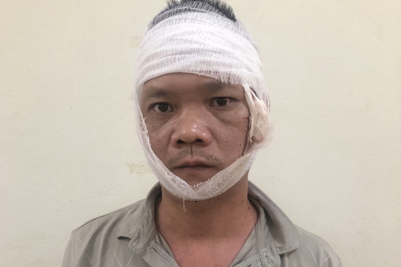 Vụ truy s&aacute;t bố v&agrave; anh trai ở H&agrave; Nội: Nghi phạm cố thủ trong nh&agrave; nhiều giờ- Ảnh 1.