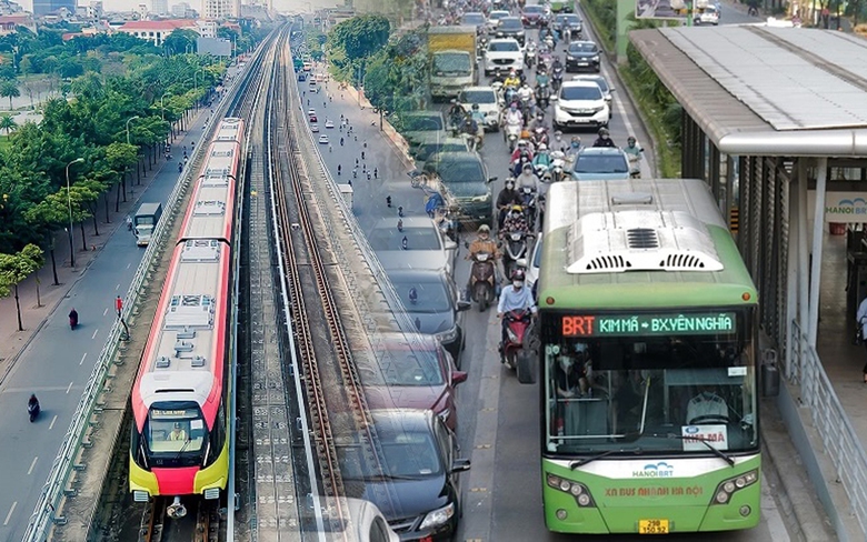 H&agrave; Nội n&oacute;i g&igrave; về th&ocirc;ng tin thay bu&yacute;t nhanh BRT bằng đường sắt đ&ocirc; thị?- Ảnh 2.