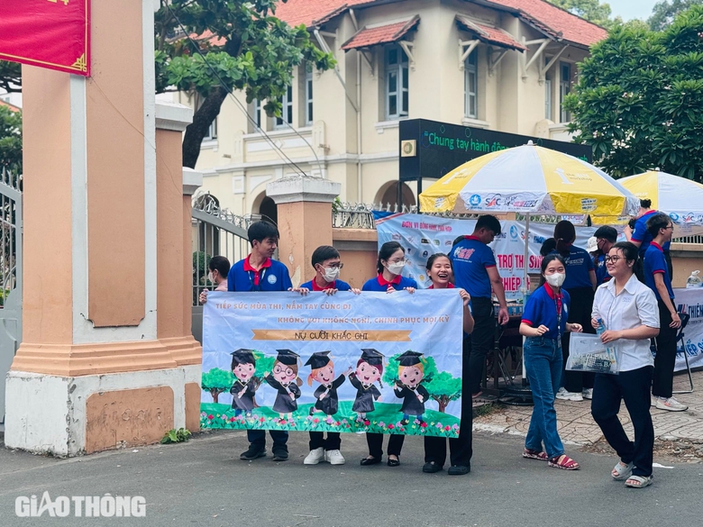 TP.HCM: Th&iacute; sinh rạng rỡ, tự tin bước v&agrave;o m&ocirc;n thi tốt nghiệp THPT đầu ti&ecirc;n- Ảnh 4.