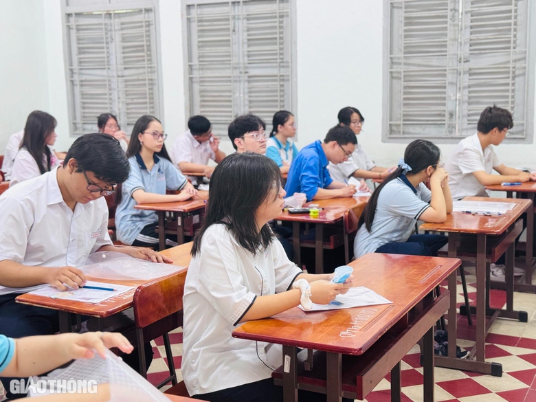 TP.HCM: Th&iacute; sinh rạng rỡ, tự tin bước v&agrave;o m&ocirc;n thi tốt nghiệp THPT đầu ti&ecirc;n- Ảnh 16.