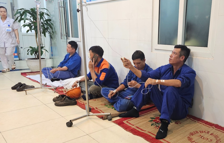 Số c&ocirc;ng nh&acirc;n C&ocirc;ng ty Đ&oacute;ng t&agrave;u S&ocirc;ng Cấm nghi bị ngộ độc tiếp tục tăng, hiện l&agrave; 178 người- Ảnh 2.