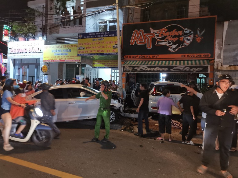 Hiện trường vụ &ocirc; t&ocirc; t&ocirc;ng h&agrave;ng loạt xe m&aacute;y, hai người tử vong ở Vũng T&agrave;u- Ảnh 7.