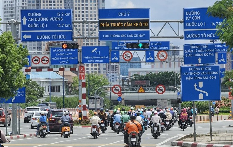 Thấy gì từ việc thí điểm bỏ đếm lùi đèn giao thông?- Ảnh 1. Thấy gì từ việc thí điểm bỏ đếm lùi đèn giao thông?- Ảnh 1.