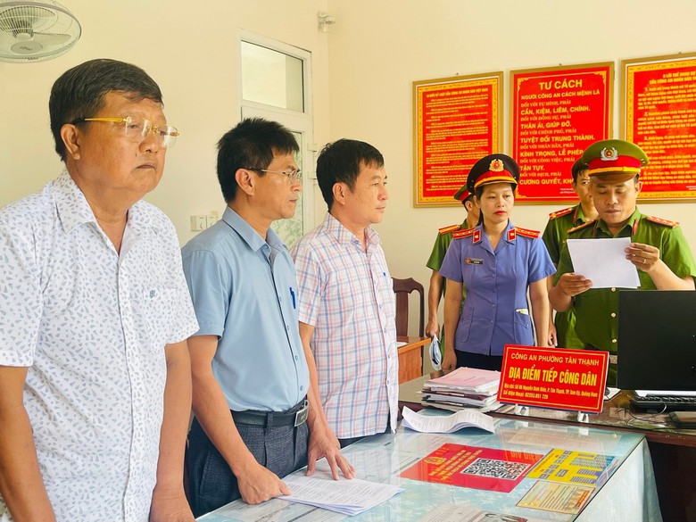 Khởi tố, bắt giam 3 l&atilde;nh đạo trung t&acirc;m dạy l&aacute;i xe ở Quảng Nam- Ảnh 1.