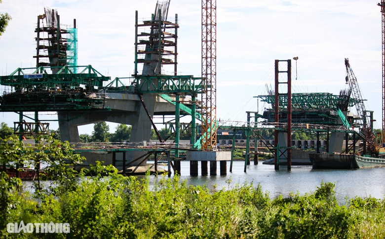 Cận cảnh c&ocirc;ng tr&igrave;nh cầu d&agrave;i 1,3km thuộc dự &aacute;n 2.000 tỷ sau hơn 1 năm thi c&ocirc;ng- Ảnh 3.