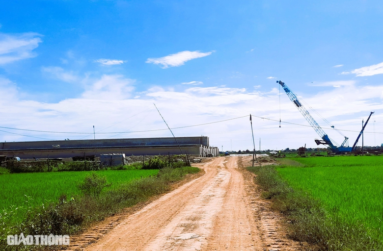 Cận cảnh c&ocirc;ng tr&igrave;nh cầu d&agrave;i 1,3km thuộc dự &aacute;n 2.000 tỷ sau hơn 1 năm thi c&ocirc;ng- Ảnh 11.