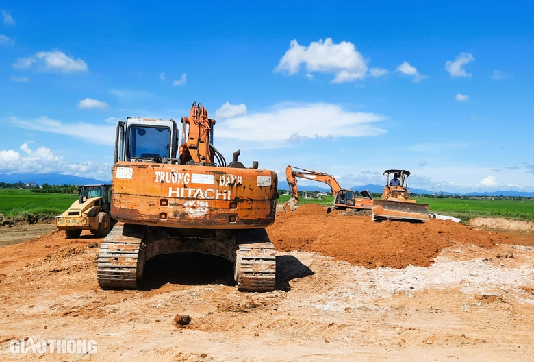 Cận cảnh c&ocirc;ng tr&igrave;nh cầu d&agrave;i 1,3km thuộc dự &aacute;n 2.000 tỷ sau hơn 1 năm thi c&ocirc;ng- Ảnh 12.