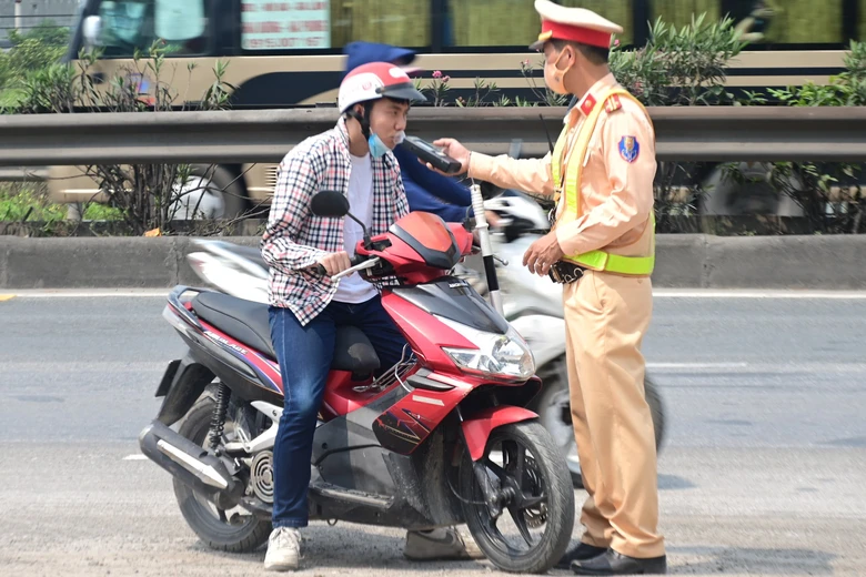 Hải Ph&ograve;ng: Một th&aacute;ng, phạt hơn 2.400 t&agrave;i xế vi phạm nồng độ cồn- Ảnh 1.