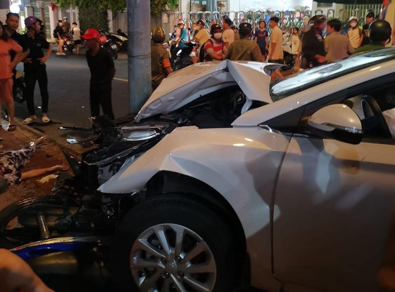 Vụ &ocirc; t&ocirc; t&ocirc;ng loạt xe m&aacute;y chờ đ&egrave;n đỏ, 2 người chết: Nữ t&agrave;i xế c&oacute; nồng độ cồn kịch khung- Ảnh 2.