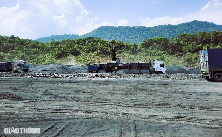 Chấp thuận chủ trương đầu tư dự &aacute;n băng tải vận chuyển than đ&aacute; từ L&agrave;o về Việt Nam- Ảnh 1.