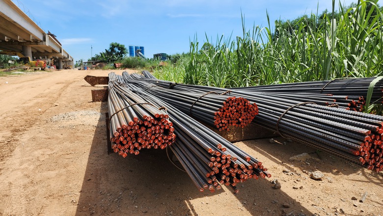Ngắm cầu trăm tỷ d&agrave;i nhất cao tốc Quảng Ng&atilde;i - Ho&agrave;i Nhơn vừa hợp long- Ảnh 11.
