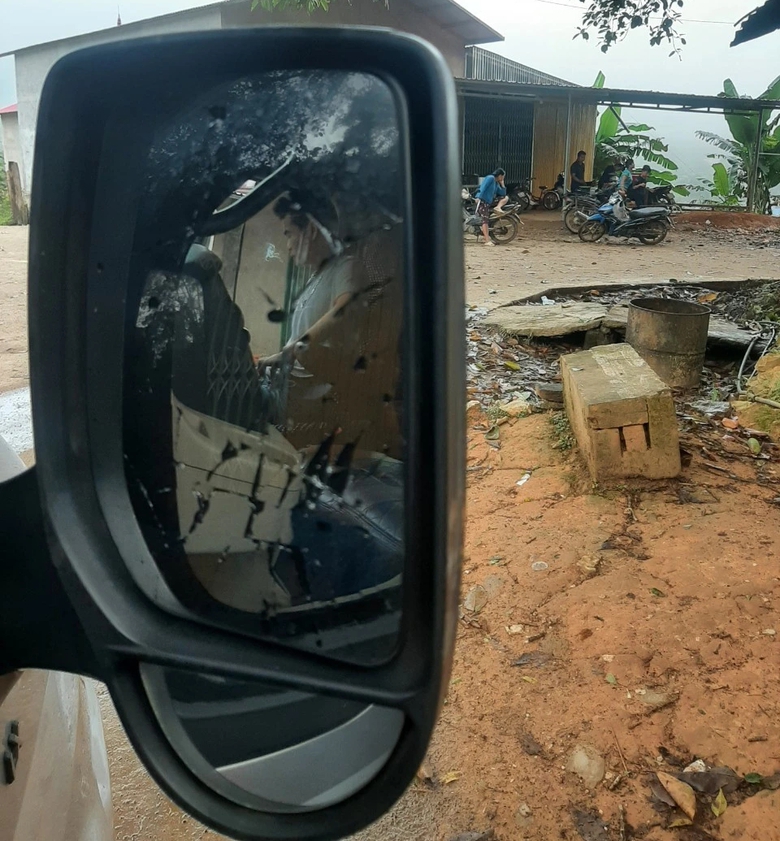 Xe kh&aacute;ch bị truy đuổi, đ&acirc;m từ ph&iacute;a sau tại Bắc Kạn khiến h&agrave;nh kh&aacute;ch ng&atilde; nh&agrave;o?- Ảnh 6.