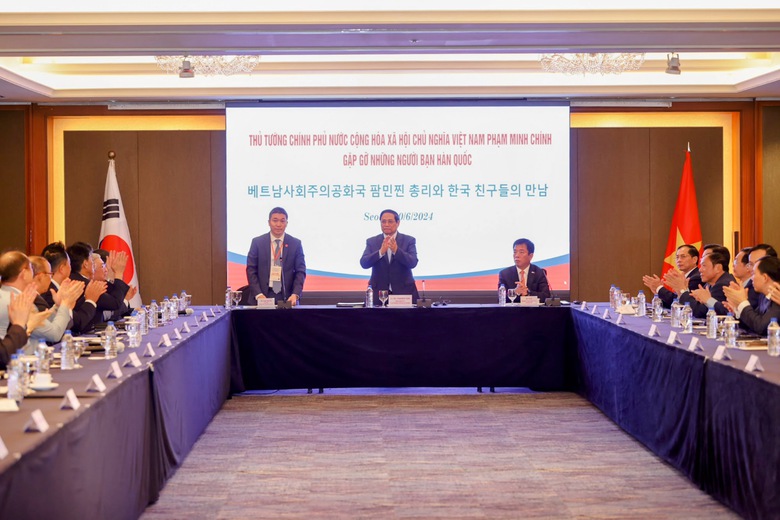 Cuộc gặp x&uacute;c động của Thủ tướng Phạm Minh Ch&iacute;nh với những người bạn H&agrave;n Quốc- Ảnh 1.
