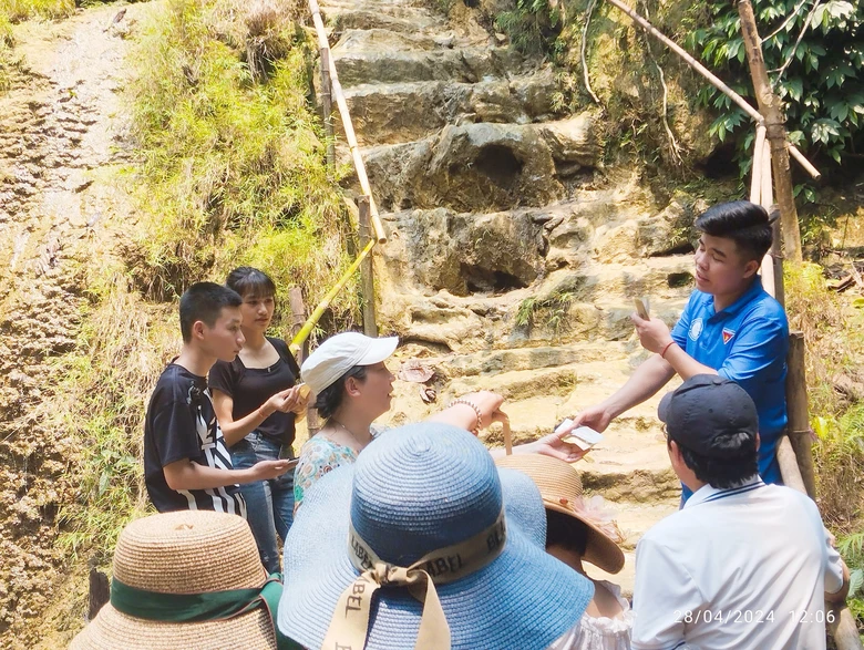 Tuy&ecirc;n Quang: Du kh&aacute;ch "tố" bị thu tiền v&agrave;o th&aacute;c Khuổi Nhi m&agrave; kh&ocirc;ng c&oacute; v&eacute;- Ảnh 2.