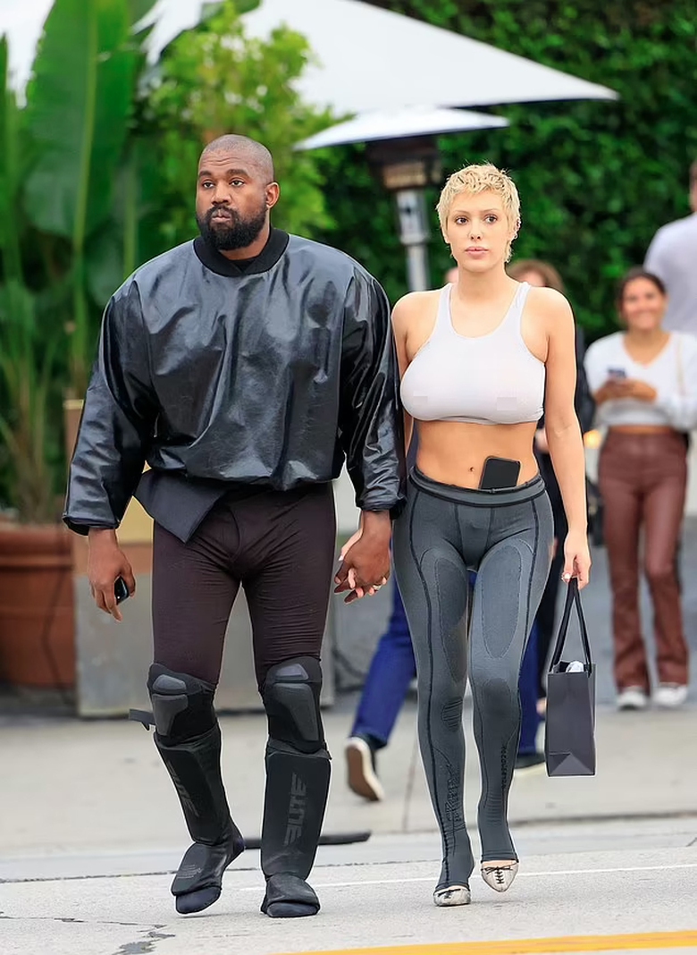 Rapper Kanye West tiếp tục bị nhân viên cũ kiện quỵt lương, quấy rối tình dục- Ảnh 3. Rapper Kanye West tiếp tục bị nhân viên cũ kiện quỵt lương, quấy rối tình dục- Ảnh 3.