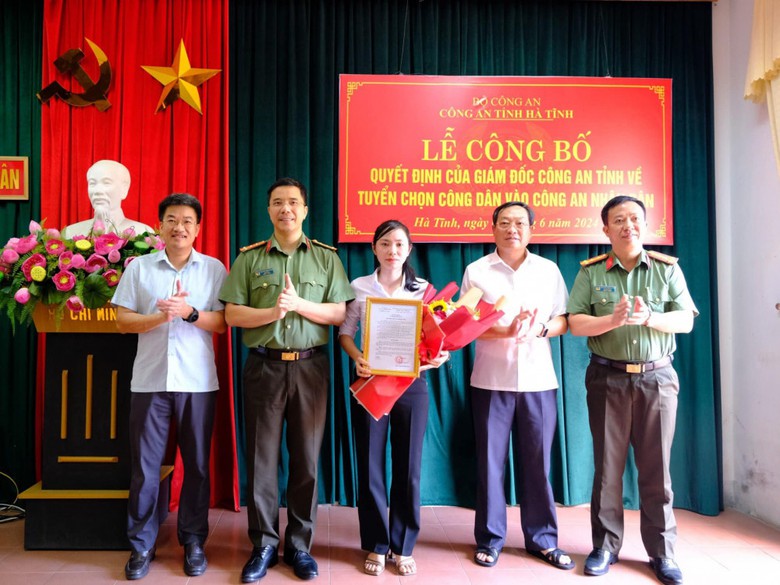 Vợ đại &uacute;y c&ocirc;ng an hy sinh khi bắt tội phạm ma t&uacute;y được tuyển v&agrave;o ng&agrave;nh c&ocirc;ng an- Ảnh 1.