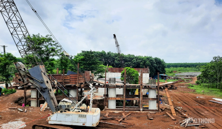 Thông mặt bằng phía Nam cầu Rào Trường trên cao tốc Vạn Ninh - Cam Lộ- Ảnh 3. Thông mặt bằng phía Nam cầu Rào Trường trên cao tốc Vạn Ninh - Cam Lộ- Ảnh 3.