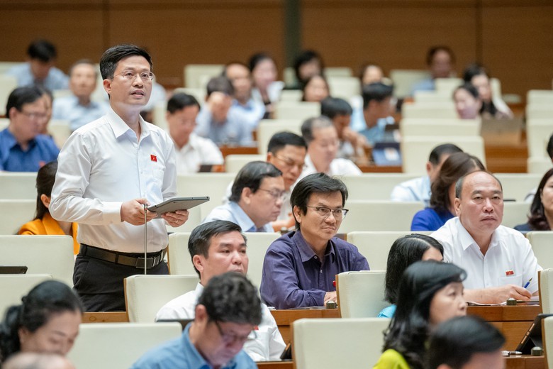 Đại biểu Quốc hội tranh luận, đề nghị l&agrave;m r&otilde; c&aacute;c phi&ecirc;n livestream b&aacute;n h&agrave;ng trăm tỷ/ng&agrave;y- Ảnh 1.