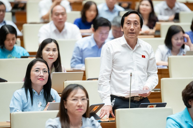 Đại biểu chất vấn t&igrave;nh trạng c&aacute;n bộ nhũng nhiễu, Bộ trưởng C&ocirc;ng thương n&oacute;i g&igrave;?- Ảnh 1.