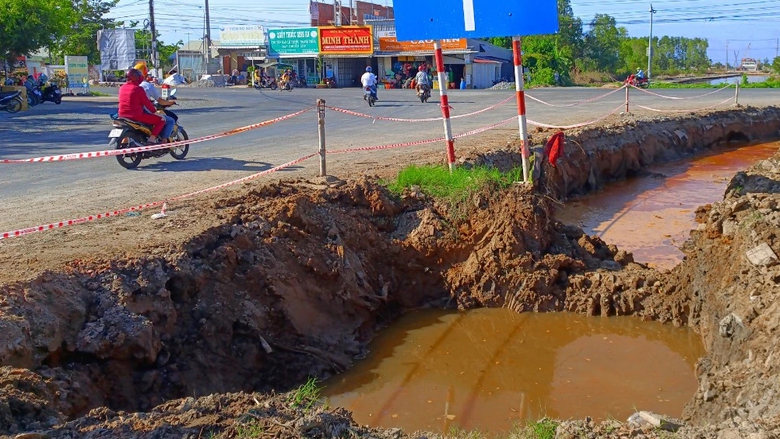 D&acirc;n đ&agrave;o đất trong phạm vi h&agrave;nh lang an to&agrave;n đường bộ ở C&agrave; Mau?- Ảnh 1.