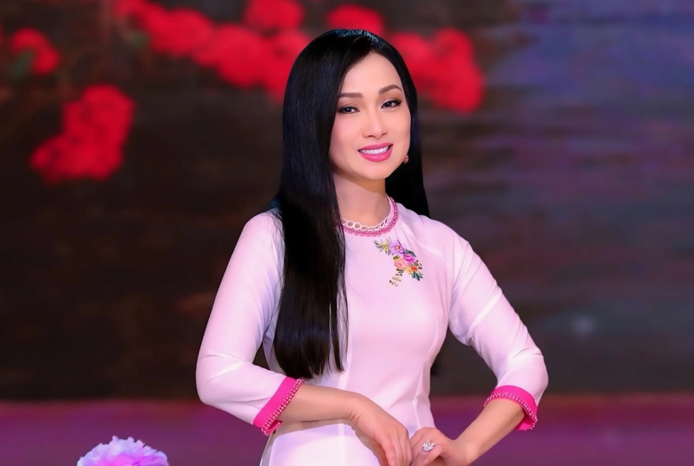 Ca sĩ Hà Phương: Nhiều anh chàng đi xe đạp, xe máy từng theo đuổi tôi- Ảnh 1. Ca sĩ Hà Phương: Nhiều anh chàng đi xe đạp, xe máy từng theo đuổi tôi- Ảnh 1.