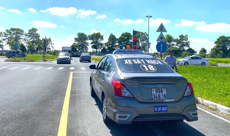 Thi GPLX kh&ocirc;ng phải học l&yacute; thuyết tập trung- Ảnh 1.