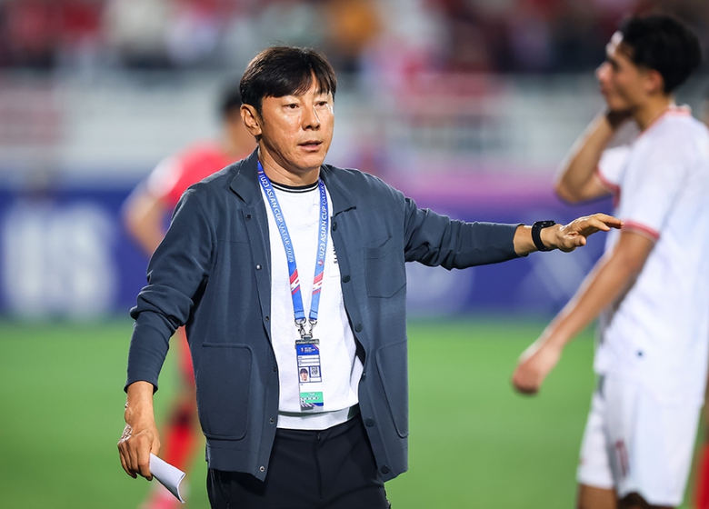 HLV Shin Tae-yong bất ngờ nhập viện trước trận ảnh hưởng đến v&eacute; đi tiếp của tuyển Việt Nam- Ảnh 1.