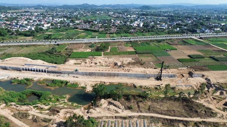 Quảng Ng&atilde;i đề xuất lấy đất v&agrave;ng l&agrave;m c&ocirc;ng vi&ecirc;n thay v&igrave; b&aacute;n đấu gi&aacute;- Ảnh 3.