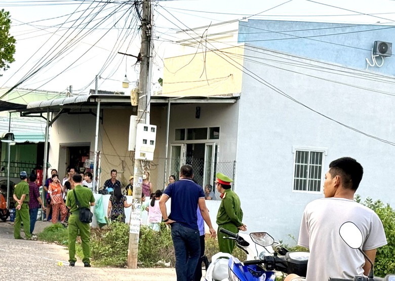 Lộ diện nghi can chặn xe, đè cô gái xuống đường giữa đêm khuya ở Bình Thuận- Ảnh 1. Lộ diện nghi can chặn xe, đè cô gái xuống đường giữa đêm khuya ở Bình Thuận- Ảnh 1.