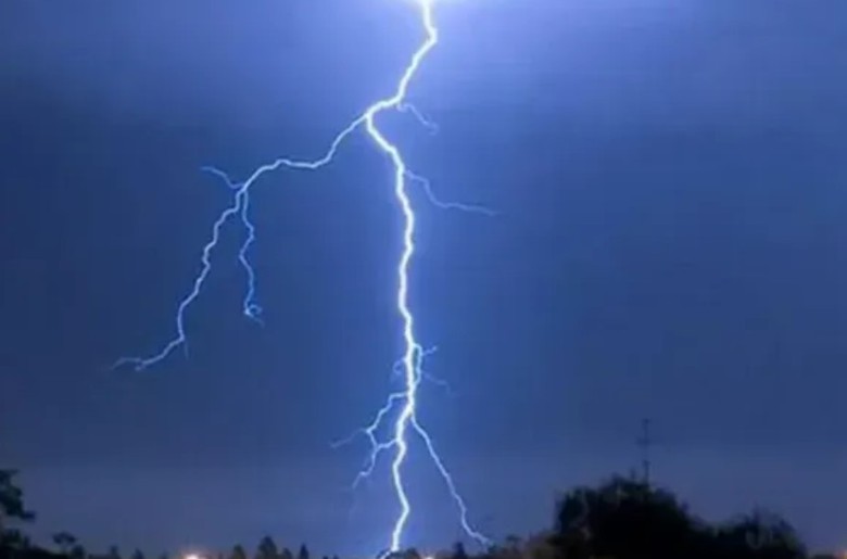 Sức khỏe người phụ nữ ở H&agrave; Nội bị s&eacute;t đ&aacute;nh giờ ra sao?- Ảnh 1.