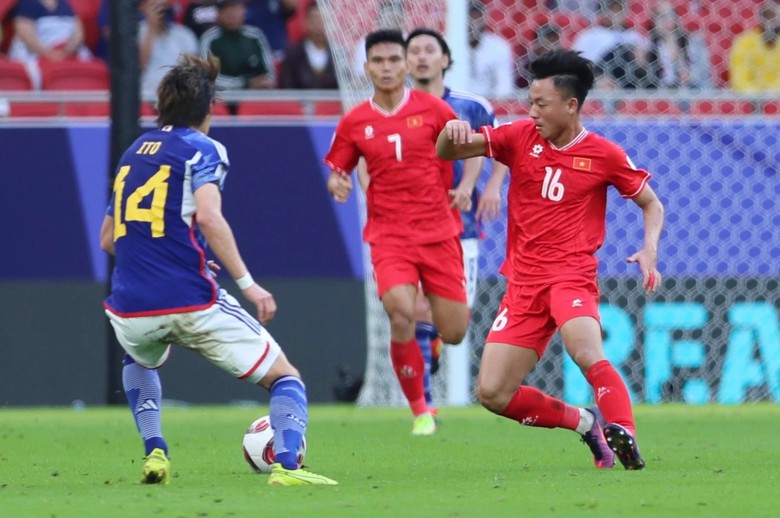 HLV Kim Sang-sik gạch t&ecirc;n "tr&ograve; cưng" &ocirc;ng Troussier khỏi danh s&aacute;ch trận gặp Philippines- Ảnh 1.