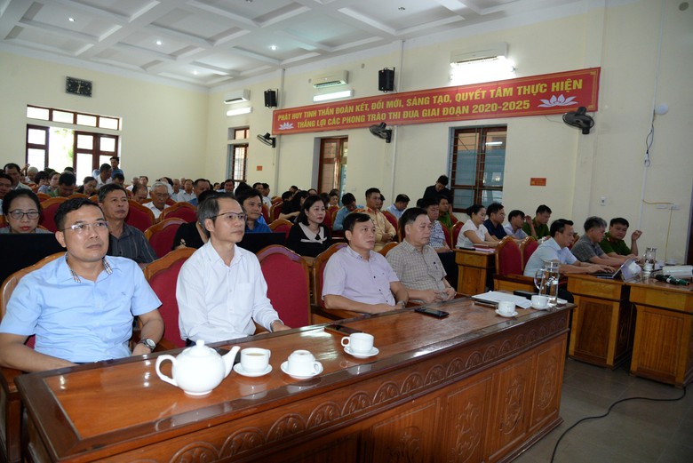 Hơn 200 c&aacute;n bộ, người d&acirc;n H&agrave; Tĩnh được phổ biến kiến thức ATGT- Ảnh 1.