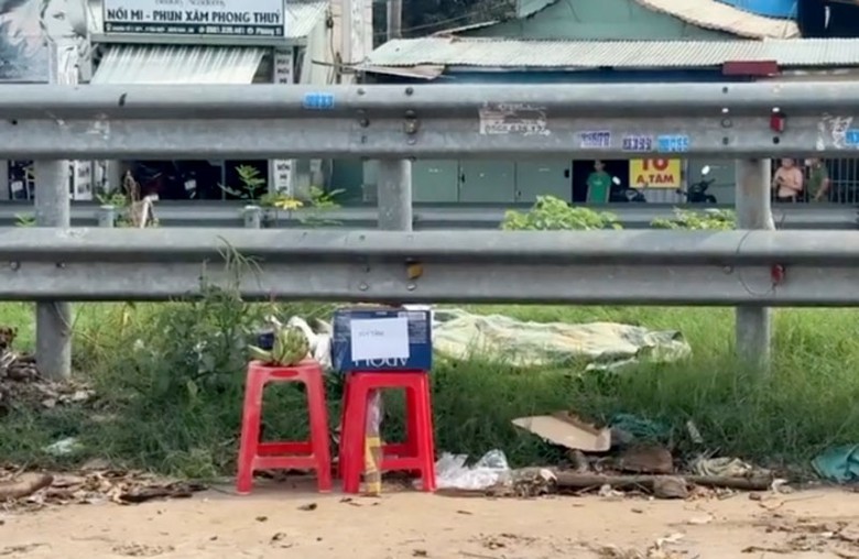 Hiện trường vụ tai nạn khiến cụ ông 67 tuổi tử vong tại chỗ. Hiện trường vụ tai nạn khiến cụ ông 67 tuổi tử vong tại chỗ.