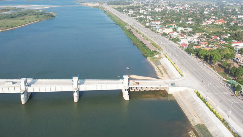 Cận cảnh đập dâng 1.500 tỷ chưa biết ngày hoàn thành- Ảnh 9. Cận cảnh đập dâng 1.500 tỷ chưa biết ngày hoàn thành- Ảnh 9.