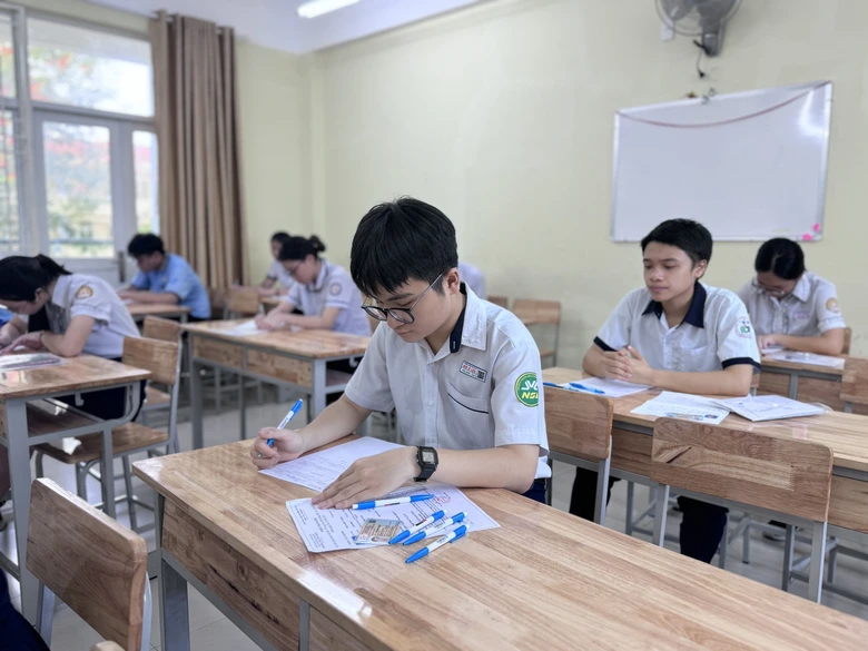 TP.HCM tuyển bổ sung hơn 2.200 chỉ ti&ecirc;u lớp 10 THPT c&ocirc;ng lập- Ảnh 1.