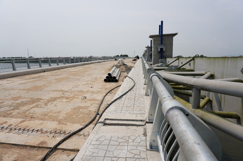 Cận cảnh đập dâng 1.500 tỷ chưa biết ngày hoàn thành- Ảnh 10. Cận cảnh đập dâng 1.500 tỷ chưa biết ngày hoàn thành- Ảnh 10.