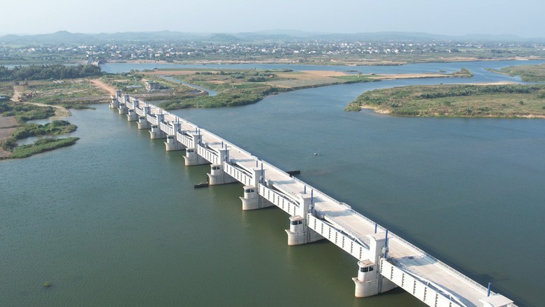 Cận cảnh đập dâng 1.500 tỷ chưa biết ngày hoàn thành- Ảnh 13. Cận cảnh đập dâng 1.500 tỷ chưa biết ngày hoàn thành- Ảnh 13.