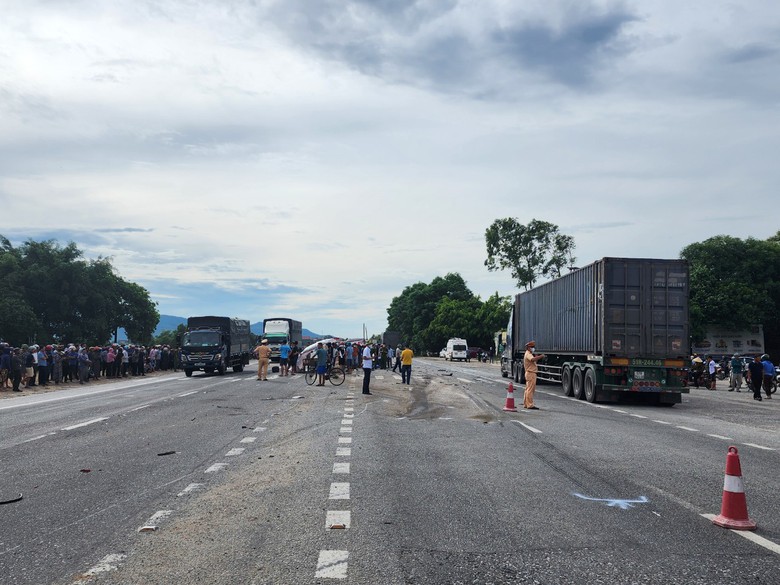 Vụ tai nạn khiến 3 người tử vong: C&aacute;c xe c&oacute; c&ograve;n hạn kiểm định?- Ảnh 2.