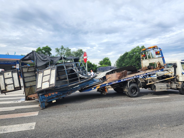 Danh t&iacute;nh 3 người tử vong trong vụ đ&acirc;m xe li&ecirc;n ho&agrave;n tr&ecirc;n QL1A- Ảnh 1.