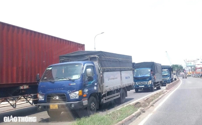 Cao tốc TP.HCM - Long Th&agrave;nh - Dầu Gi&acirc;y tắc k&eacute;o d&agrave;i v&igrave; một xe đầu k&eacute;o - Ảnh 3.