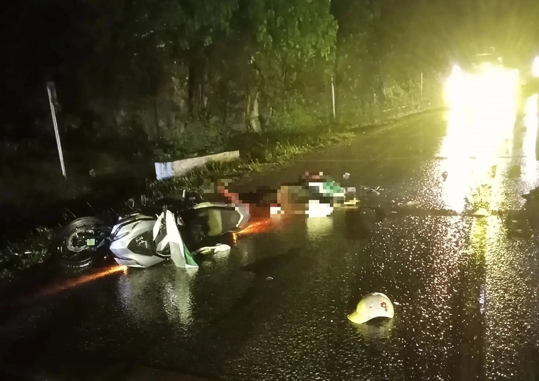 Gặp tai nạn trên đèo Thung Khe, đôi trai gái tử vong thương tâm- Ảnh 1. Gặp tai nạn trên đèo Thung Khe, đôi trai gái tử vong thương tâm- Ảnh 1.