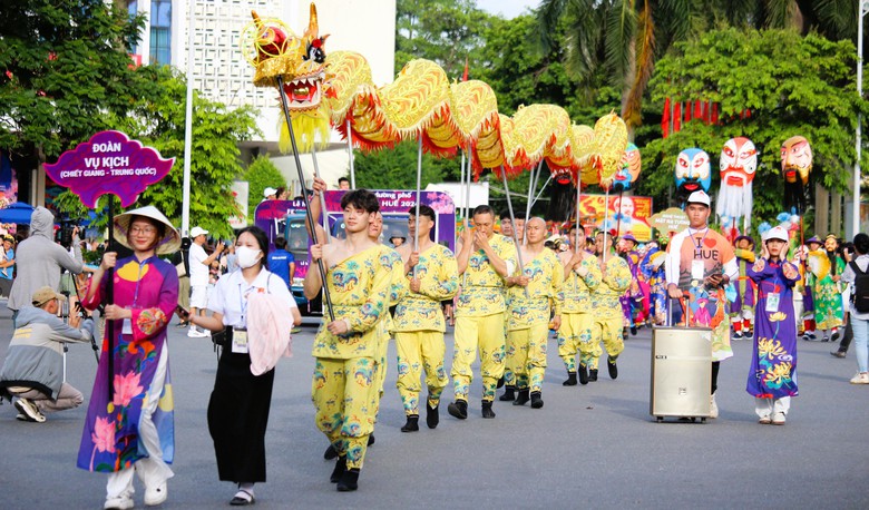 Lễ hội đường phố &ldquo;Sắc m&agrave;u văn h&oacute;a&rdquo; khuấy động Cố đ&ocirc; Huế- Ảnh 8.