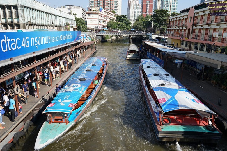 Kể từ th&aacute;ng 7, h&agrave;nh kh&aacute;ch di chuyển tại Bangkok (Th&aacute;i Lan) ho&agrave;n to&agrave;n c&oacute; thể gọi taxi điện chạy tr&ecirc;n s&ocirc;ng qua ứng dụng như taxi c&ocirc;ng nghệ th&ocirc;ng thường. (Ảnh: ThaiPBS)