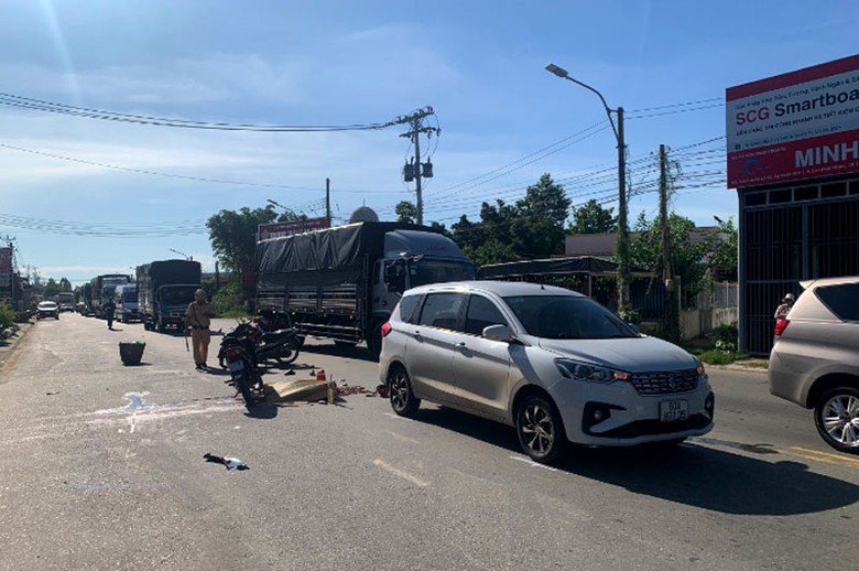 Hiện trường vụ tai nạn khiến người đ&agrave;n &ocirc;ng tử vong tại chỗ.