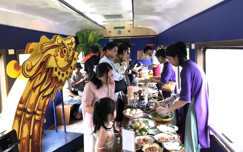 Vừa nghe nhạc tr&ecirc;n t&agrave;u hỏa, vừa ngắm cảnh đ&egrave;o &ldquo;đệ nhất h&ugrave;ng quan&rdquo;- Ảnh 2.