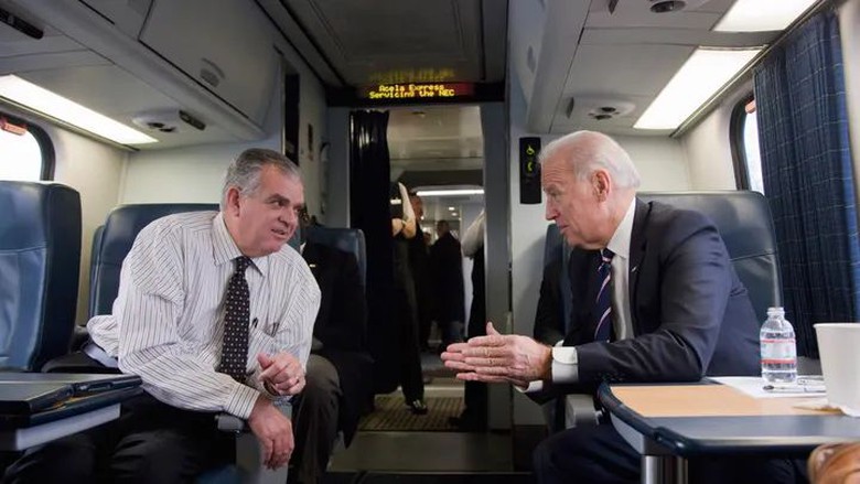 Nếu ông Trump tái cử, cuộc cách mạng đường sắt cao tốc Mỹ có thể "trật đường ray"?- Ảnh 2. Nếu ông Trump tái cử, cuộc cách mạng đường sắt cao tốc Mỹ có thể "trật đường ray"?- Ảnh 2.