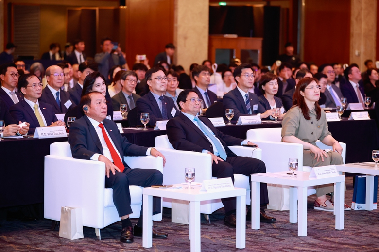 Thủ tướng: Kh&ocirc;ng ng&agrave;y n&agrave;o c&aacute;c k&ecirc;nh truyền h&igrave;nh ở Việt Nam kh&ocirc;ng c&oacute; phim H&agrave;n Quốc - Ảnh 2.