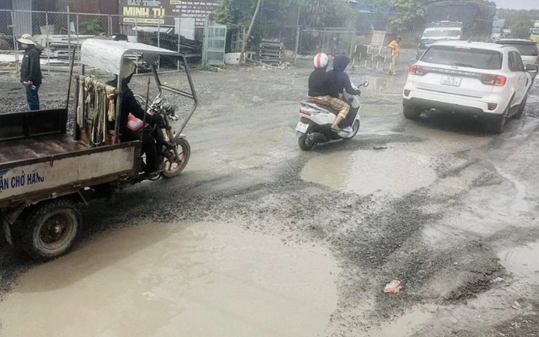 Đồng Nai d&ugrave;ng vốn ng&acirc;n s&aacute;ch để x&oacute;a ổ voi tr&ecirc;n tuyến đường qua nh&agrave; m&aacute;y nước Thiện T&acirc;n